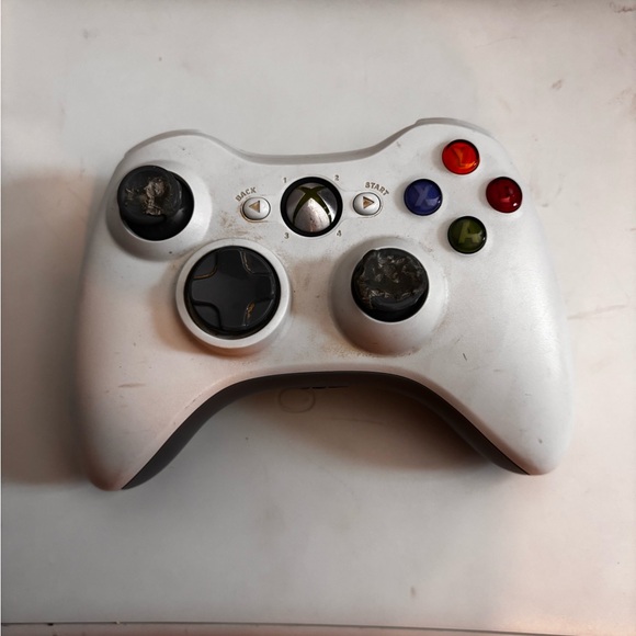 Xbox 360 Gaming Console - Picture 4 of 6